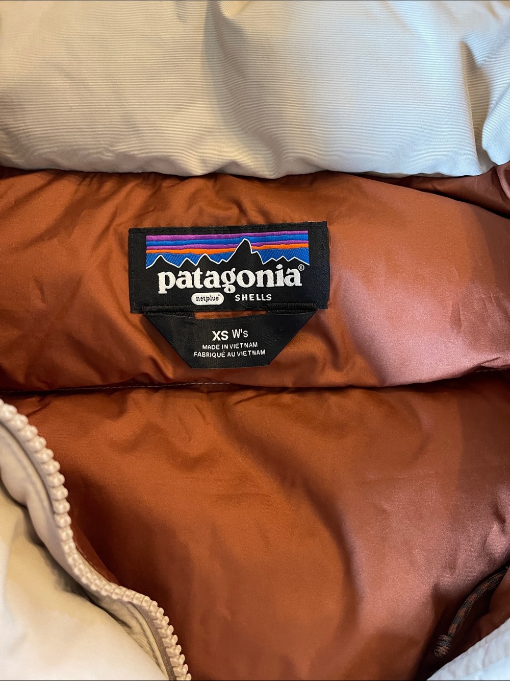 Patagonia Women’s Down Drift Jacket in Oar Tan - Picture 2 of 12